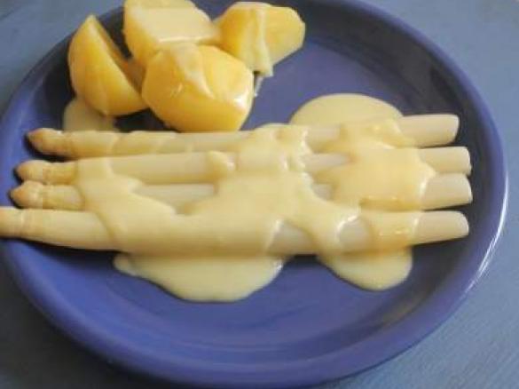 Kartoffeln mit Spargel und heller Sauce