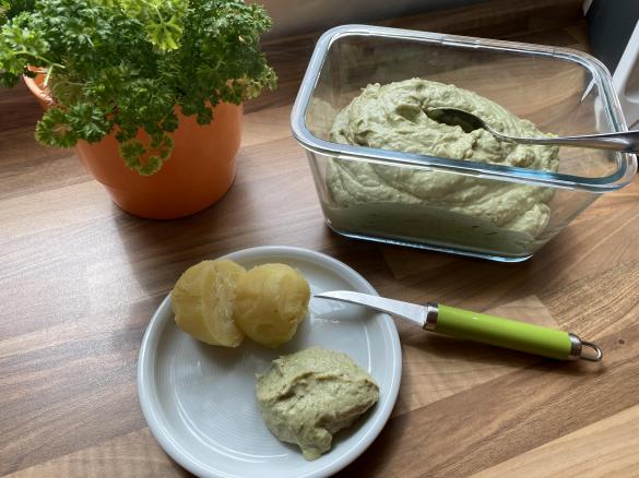 Utes Avocado-Dattelcreme