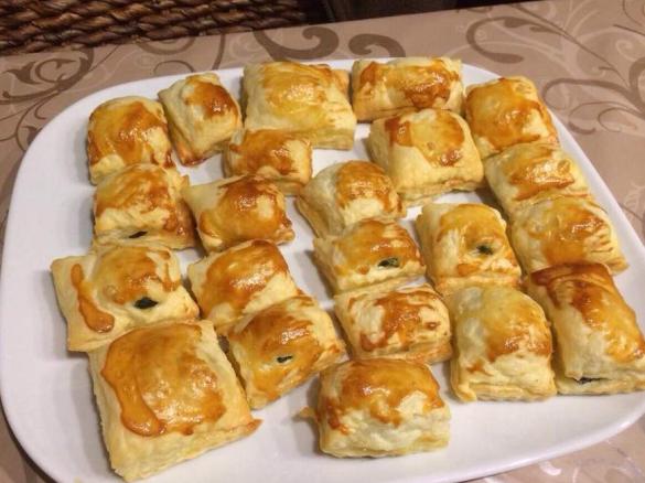 Blätterteig-Häppchen mit Spinat und Feta