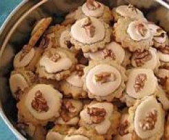 Strohhütchen -  ein Muß im Gebäckteller