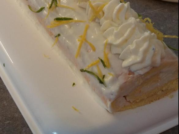 Zitronenbiskuitrolle