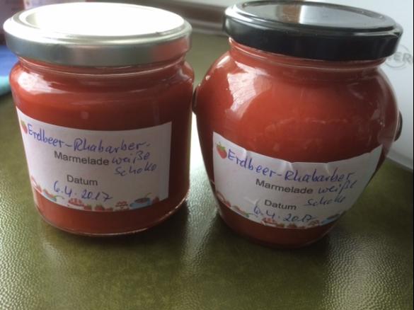 Erdbeer-Rhabarbermarmelade mit weisserSchokolade