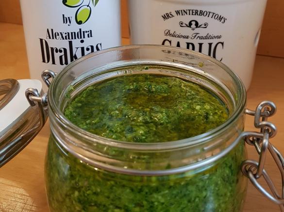 PESTO VERDE mit RUCOLA und BASILIKUM