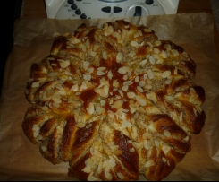 Variation von Hefeblume .. gelingsicherer Hefeteig mit Nußfüllung in schöner Form