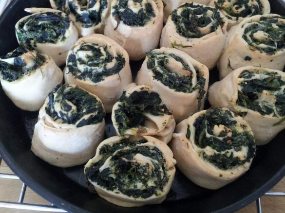 Spinat - Party - Blume mit Frischkäse (fettarm)