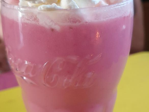 Nicoles Candy-Erdbeer-Ahoj Brause Milchshake