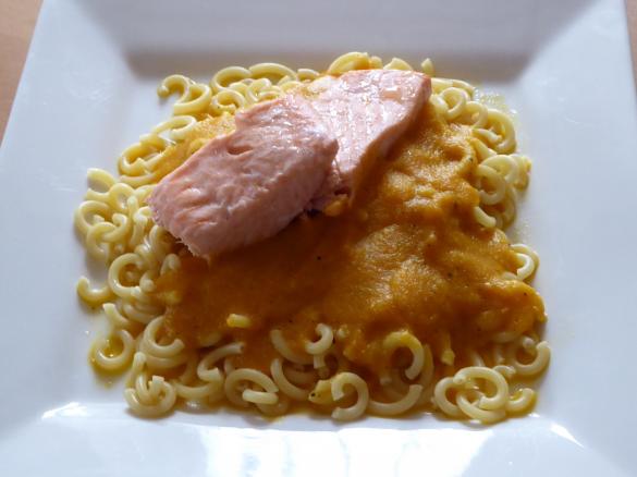Lachs mit Karottensoße