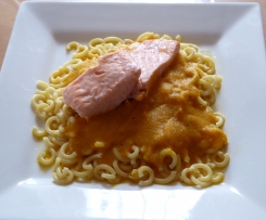 Lachs mit Karottensoße