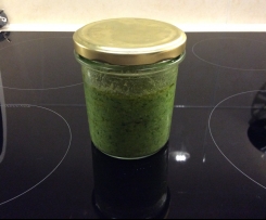 Walnuss-Avocadopesto