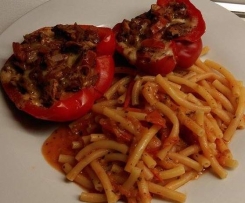 Mozzarella-Huhn in Paprikaschote mit Tomatennudeln .... all in one