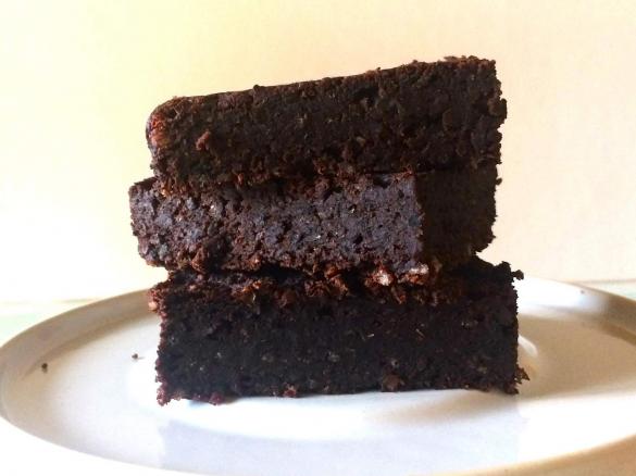 Brownie aus schwarzen Bohnen (vegan, glutenfrei, gesund)