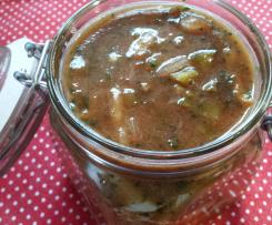 In Tomatenmarinade eingelegter Matjes