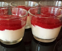Mascarponequarkcreme mit Beerenpüree
