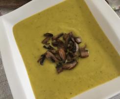 Zucchini-Cremesuppe mit gebratenen Champignons