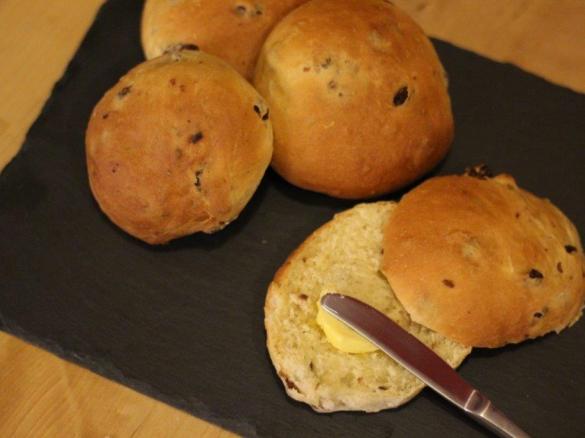 Rosinenbrötchen (Heißwecken)