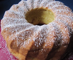 Apfel-Eierlikör-Guglhupf