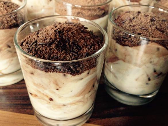 SOS Quick & Dirty: Stracciatella-Vanille-Quark-Creme