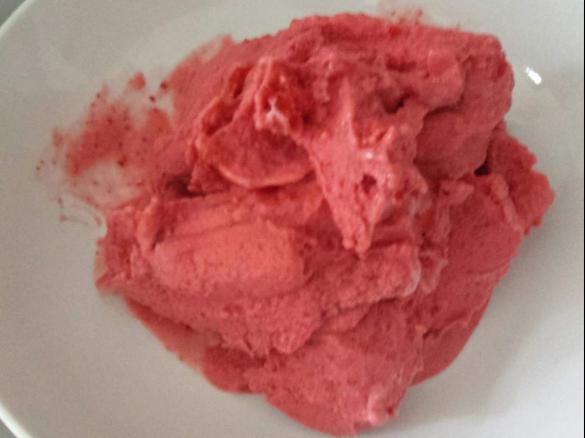 Erdbeer-Bananeneis - Figurfreundlich :-)