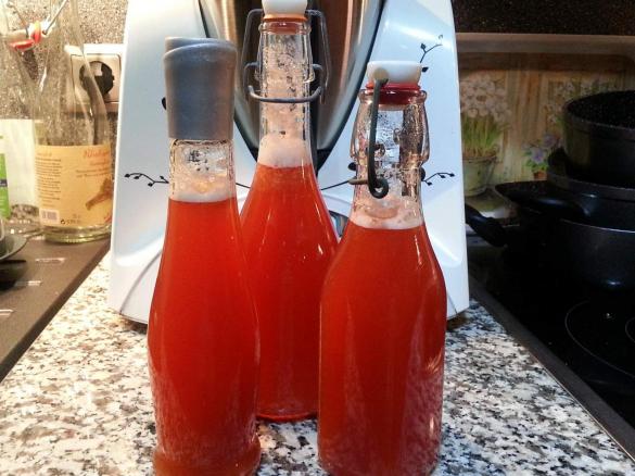 Variation von Rhabarbersirup