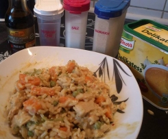 Reis auf Curry mit Gemüse und Pute