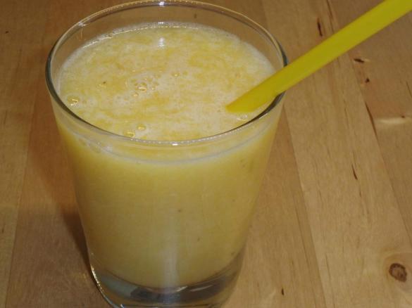 Banane-Orange-Pfirsich Smoothie