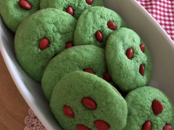 Grinch Cookies mit M&Ms