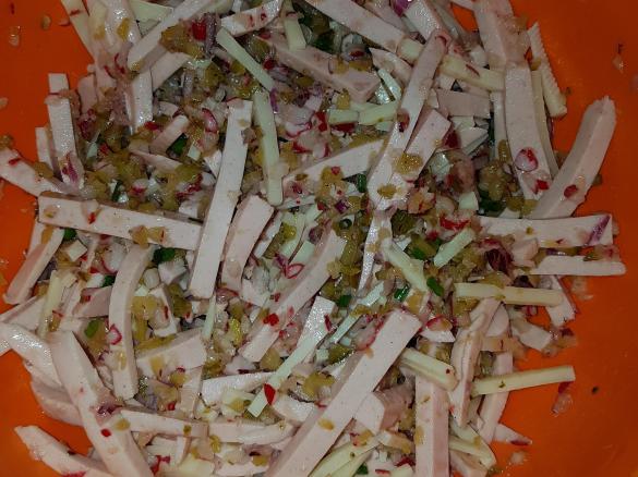 Schweizer Wurstsalat mit Radieschen