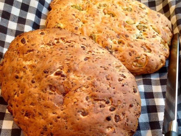  Feta und Olivenbrot 