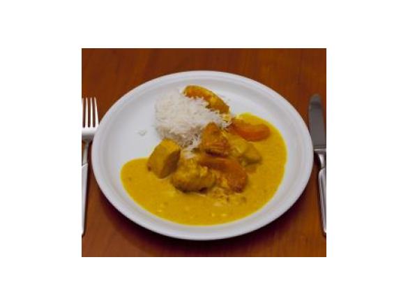 Hähnchenfilet in cremiger Currysauce mit Pfirsichen