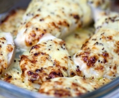 Hähnchen-/Putemedaillons unter einer Käse-Senf-Haube