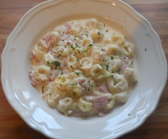 Variation von Tortellini in Schinken Sahne Sauce