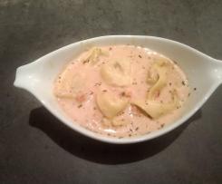 Tortellini in Tomaten-Käse-Sauce