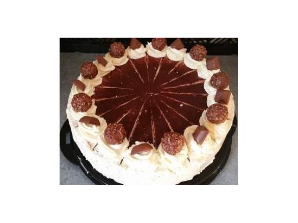 Schokosahnetorte mit Schuß