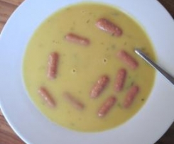 Kartoffelcremesuppe mit Würstchen