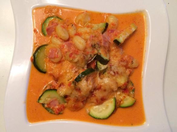 Gnocchi-Zucchini-Auflauf mit Schinken