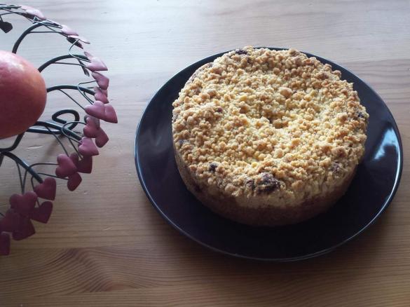 Apple crumble cake