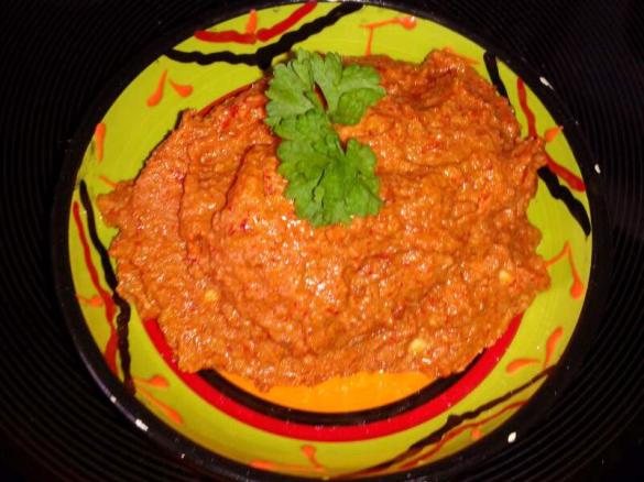 Muhammara - orientalischer Walnuss Paprika Dip - Vegan