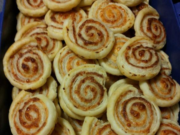 Blätterteig-Lachsröllchen