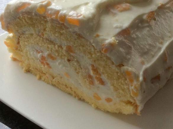 Zitronen-Aprikosen-Biskuit-Rolle