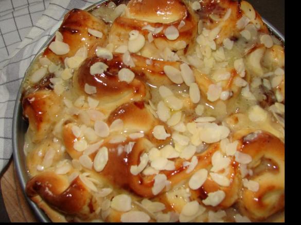 Variation  Faltenbrot mit Pflaumenmus