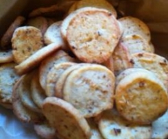 Käseplätzchen mit Röstzwiebeln