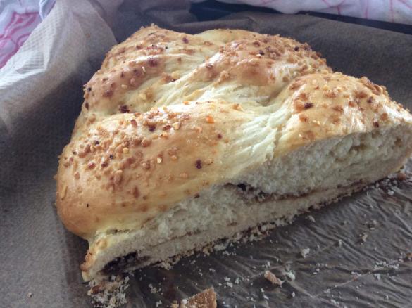 Schoko-Krokant-Osterzopf Hefezopf