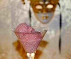 Pflaumeneis mit weißer Schokolade