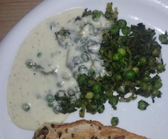 weiße Käsesauce zu Gemüse