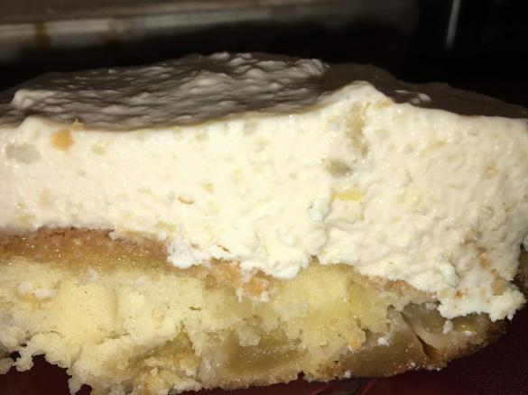 Apfelkuchen mit Creme "Charlottka"