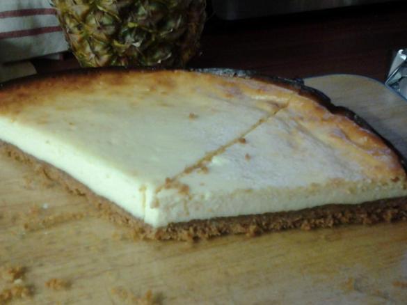 Käsekuchen mit Keksboden