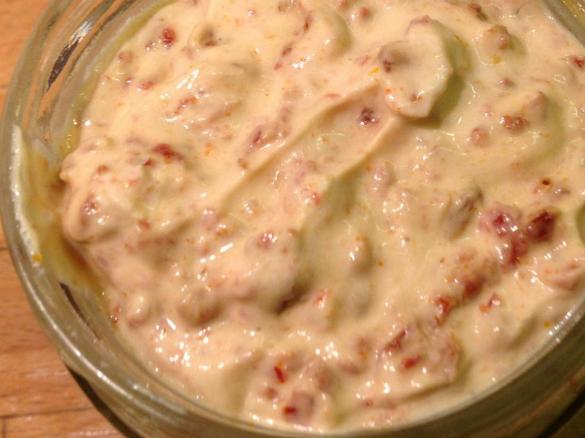 Frischkäse mit getrockneten Tomaten