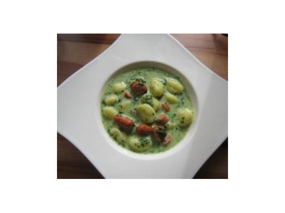Pikante Gnocchi in Käse-Spinatsoße