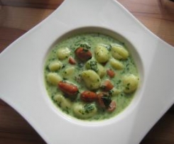 Pikante Gnocchi in Käse-Spinatsoße