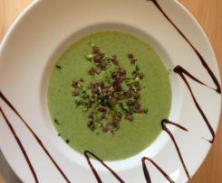 Variation von Brokkoli-Rahmsuppe 